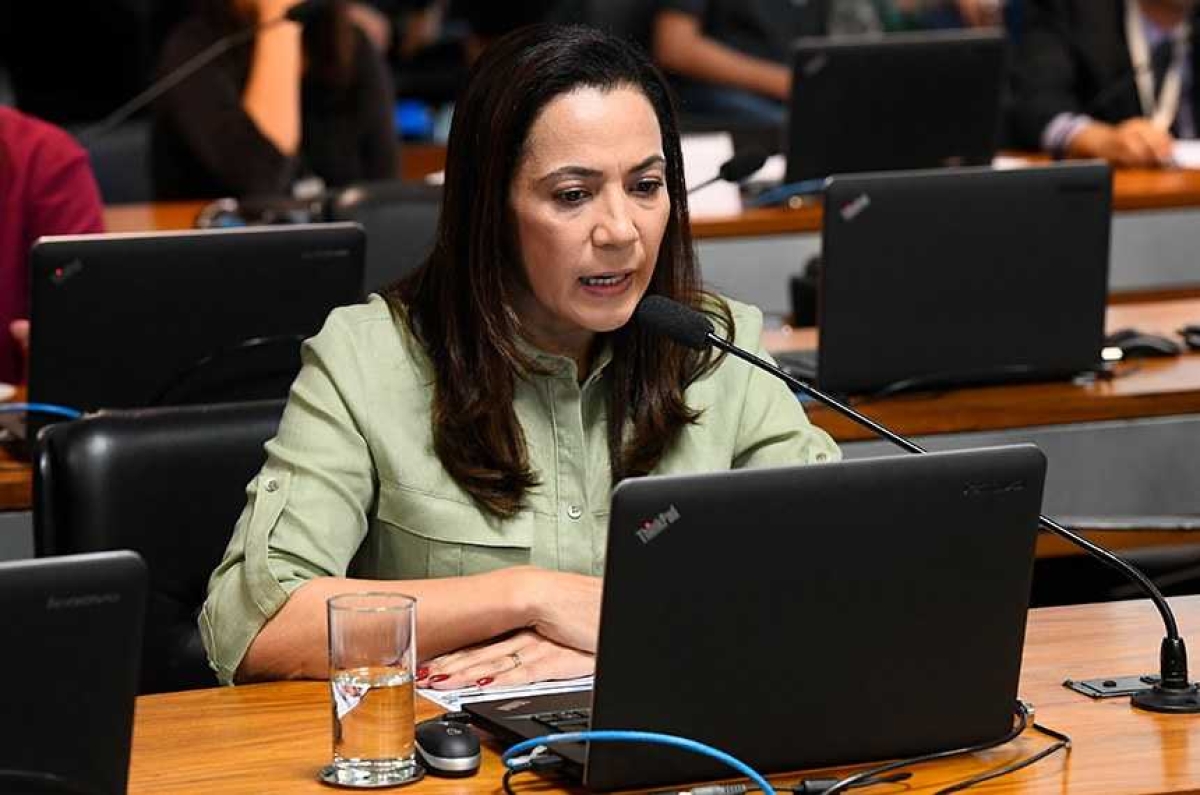 A relatora, senadora Mailza Gomes, foi favorável ao projeto do senador Rogério Carvalho, por entender que aperfeiçoa a legislação e inibe tratamento diferenciado para os bolsistas (Foto: Marcos Oliveira/ Agência Senado)