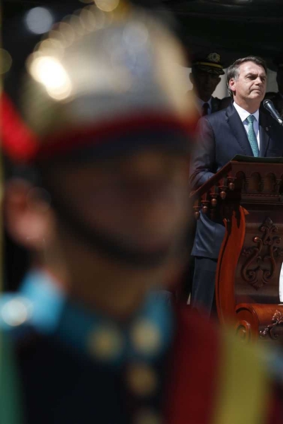O presidente da República, Jair Bolsonaro, participa da entrega do espadim aos cadetes da Academia Militar dos Agulhas Negras (Aman) (Foto: Fernando Frazão/ Agência Brasil)