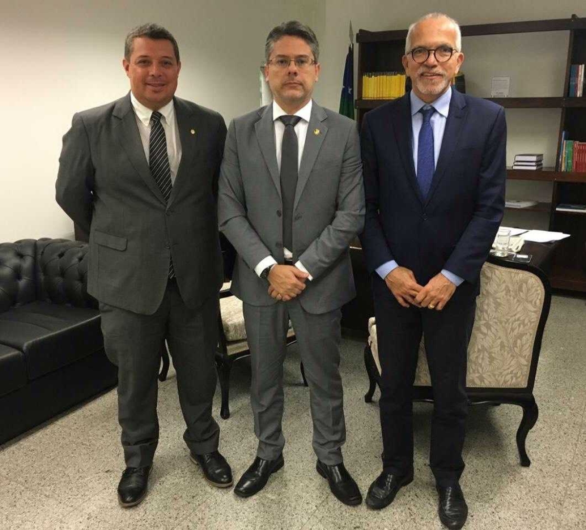 Prefeito busca apoio dos senadores de Sergipe para financiamento de R$ 300 milhões do BID para Aracaju (Foto: Assessoria)