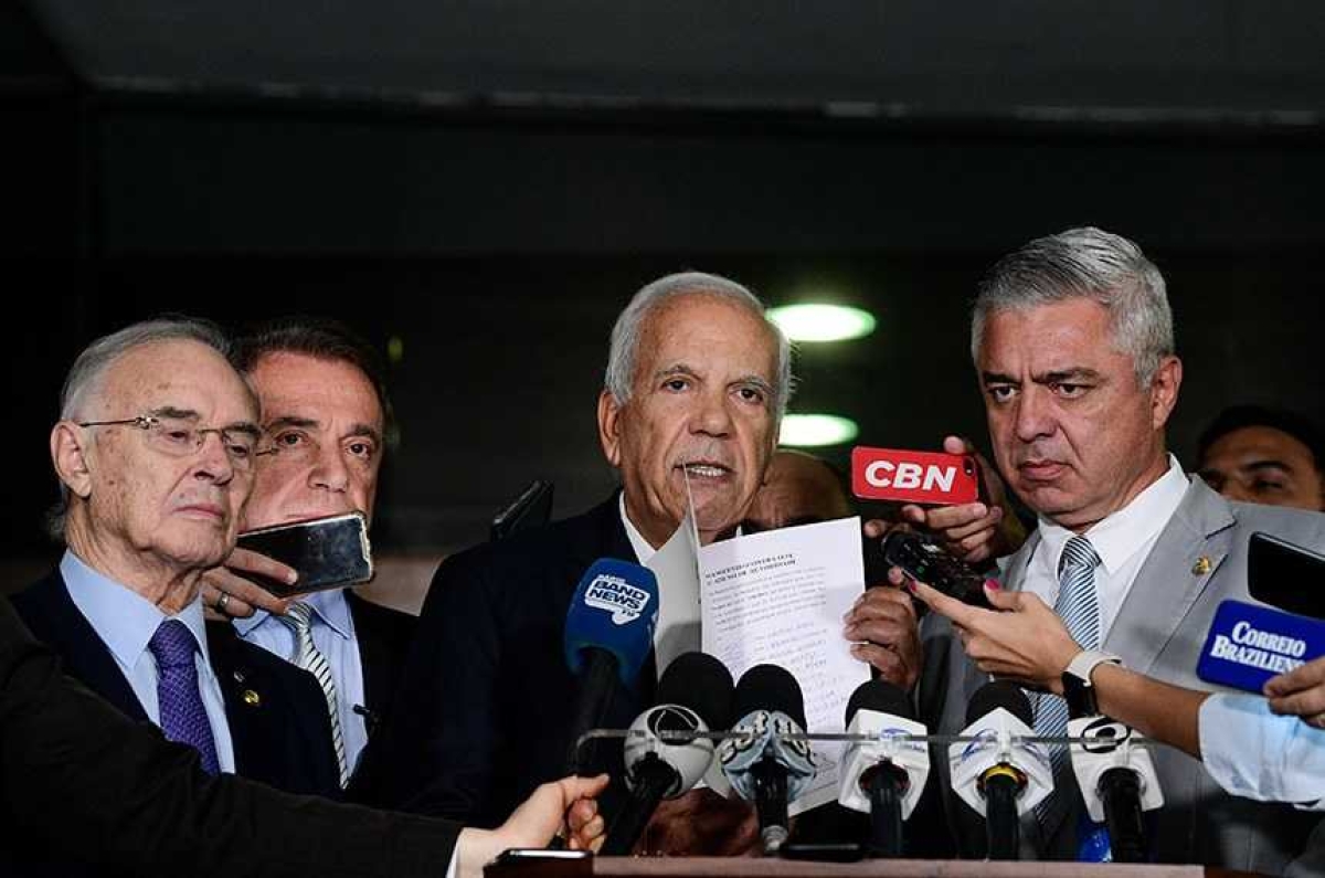 O manifesto é encabeçado pelo senador Oriovisto Guimarães (ao centro); Major Olimpio (à dir.) também assinou o documento (Foto: Leopoldo Silva/ Agência Senado)