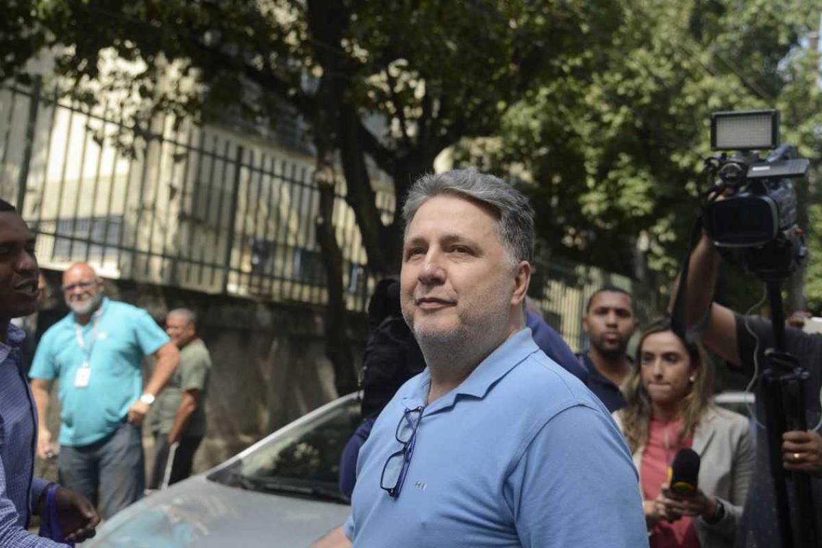 Garotinho deixa presídio de Benfica no Rio (Foto: Tânia Rêgo/ Agência Brasil)