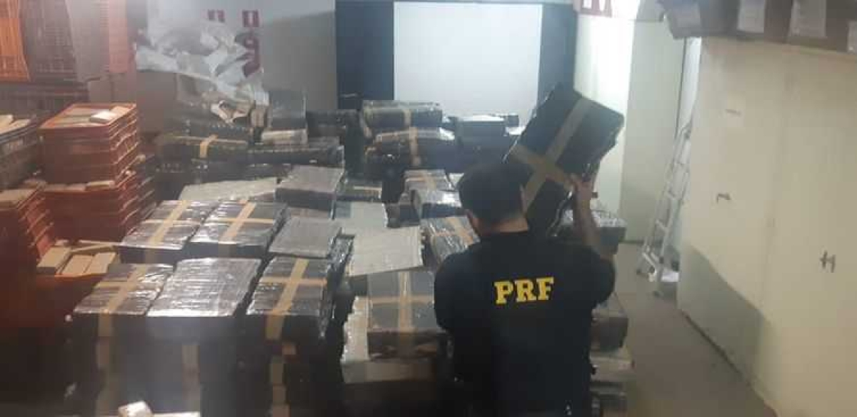 A maconha estava acondicionada em fardos (Foto: Divulgação/ PRF)