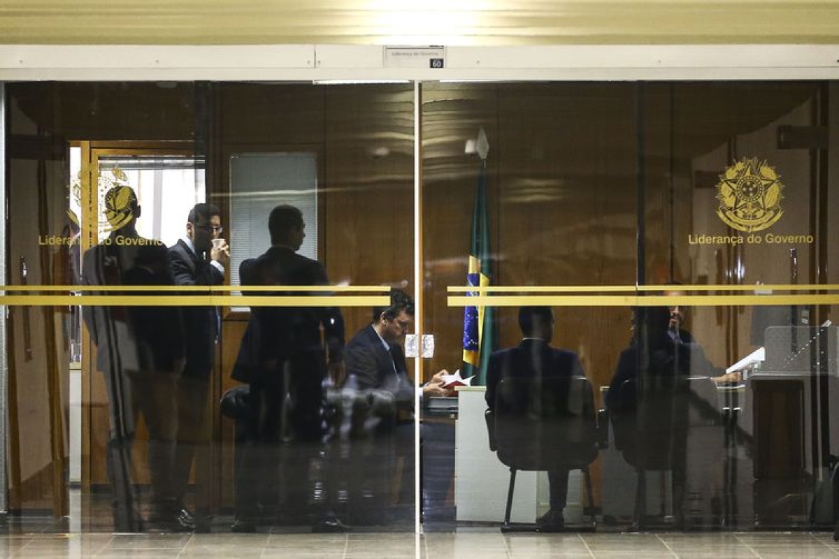 Polícia Federal realiza buscas no gabinete do senador Fernando Bezerra Coelho (Foto: Marcelo Camargo/ Agência Brasil)