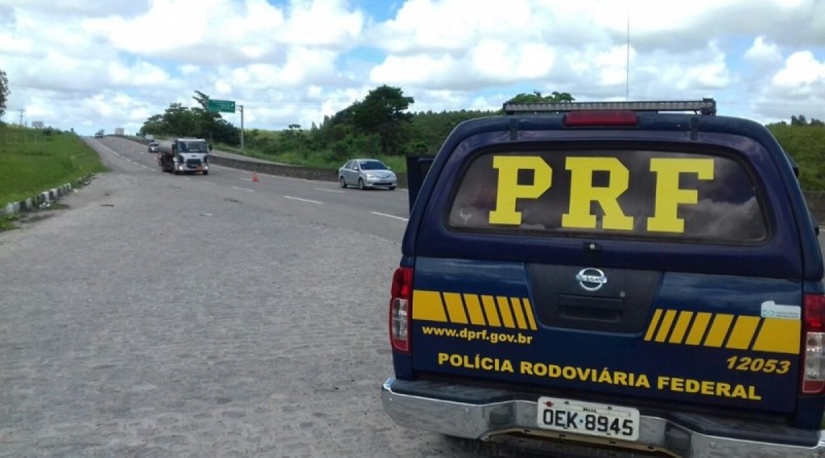 Malhada dos Bois: PRF recupera na BR 101 caminhão roubado (Foto: PRF/SE)
