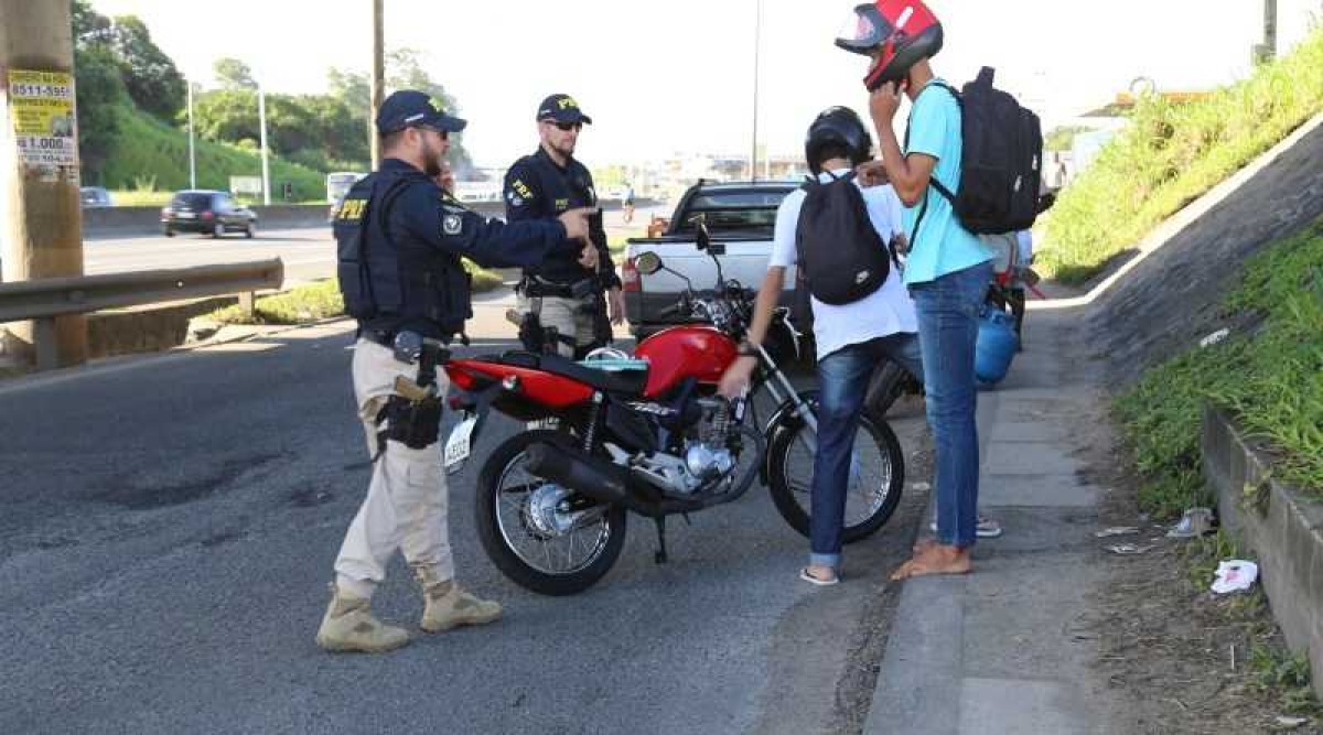 Duas rodas: 30% dos acidentes ocorridos nas BRs de Sergipe envolvem motociclistas (Foto: Flávio Vasconcelos/ PRF)