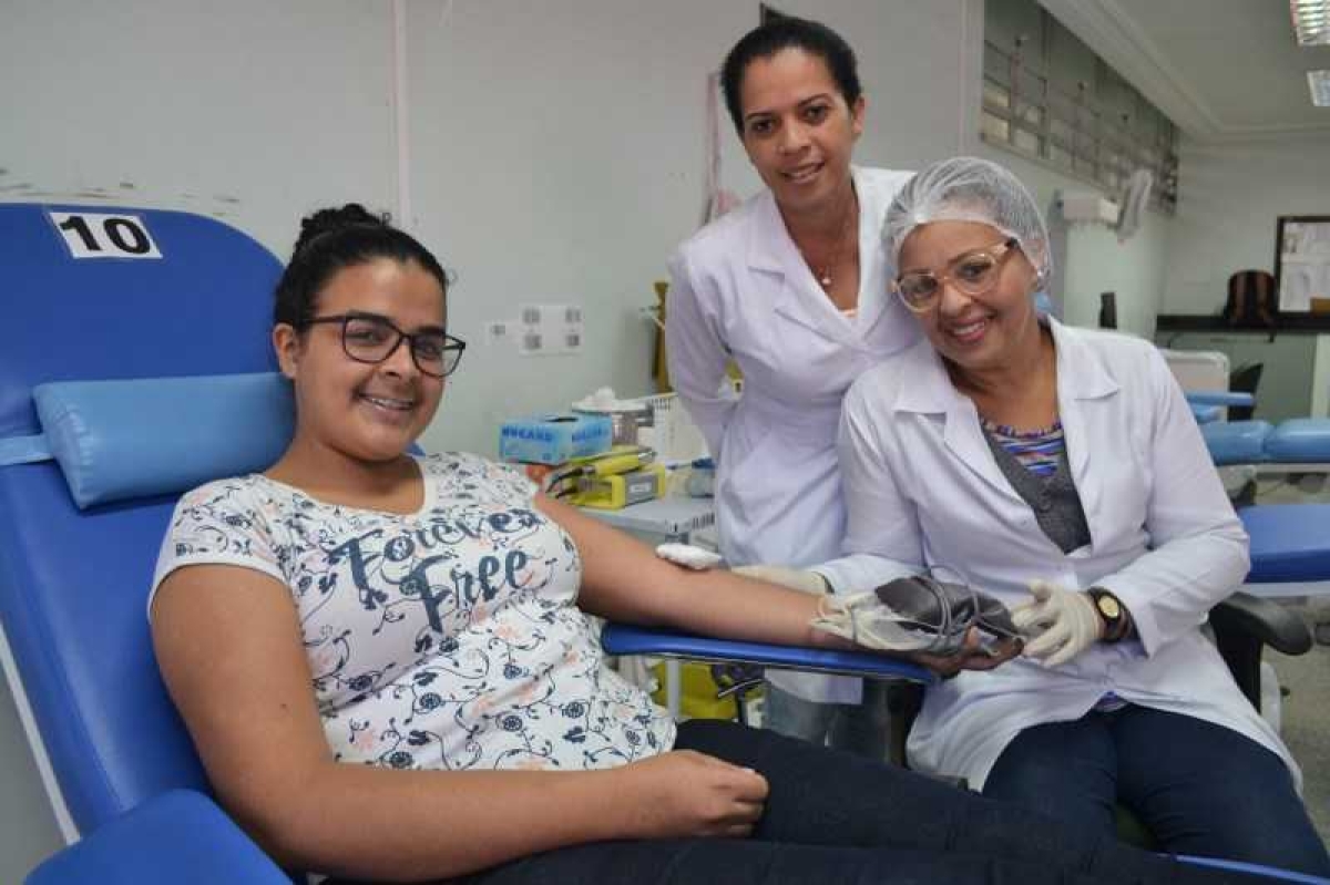 Jovem comemora aniversário com doação de sangue no Hemose (Foto: SES/SE)