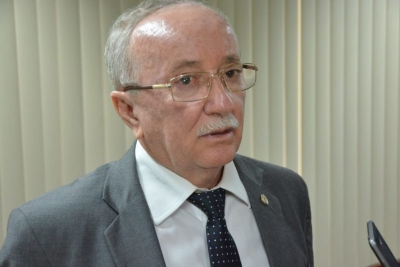 Luciano Bispo apresentou PEC reduzindo o recesso (Foto: Rede Alese)