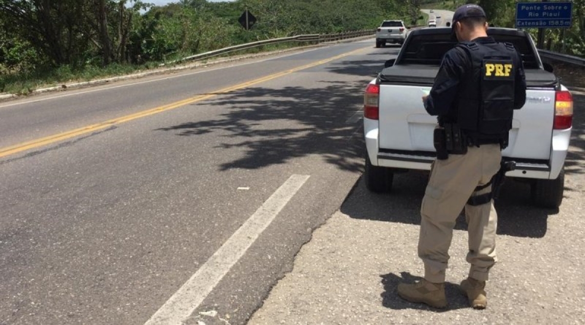 Itabaiana: Mulher é detida pela PRF por entregar veículo a pessoa não habilitada (Foto: PRF/SE)