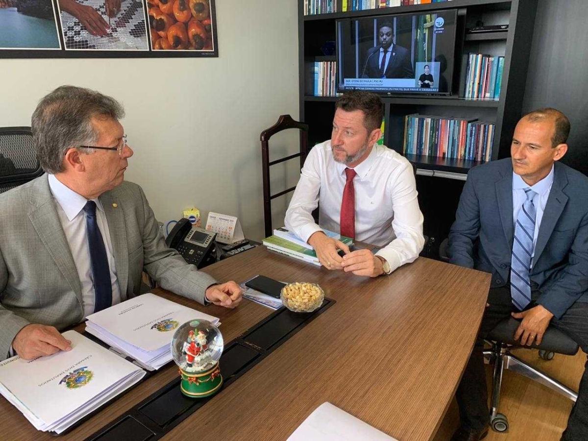 Augustinho visita ministérios para solicitar liberação de emendas de Laércio para Neópolis (Foto: Site Laércio Oliveira)