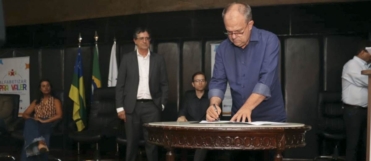 Belivaldo sanciona leis de políticas públicas para Educação (Foto: Marco Vieira/ Governo de Sergipe)