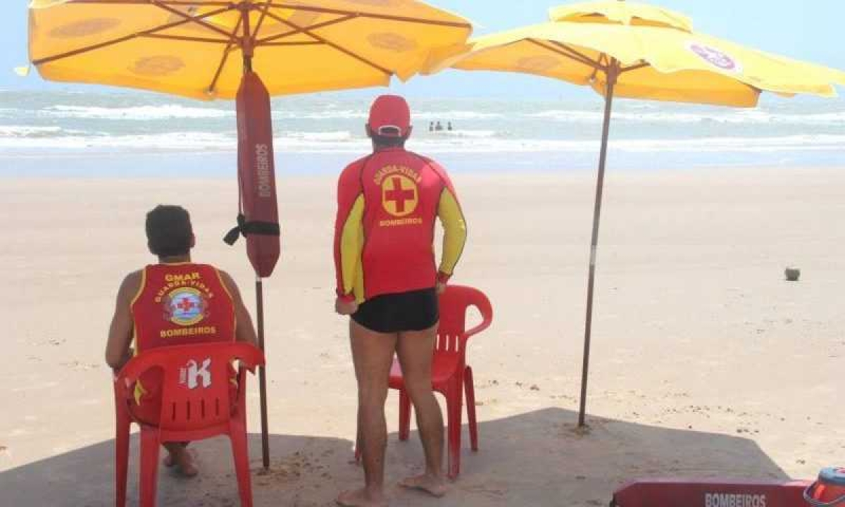 Na Praia dos Artistas e nos Arcos da Atalaia, em Aracaju, existem pontos fixos dos Bombeiros (Foto: Via Destaque Comunicação)