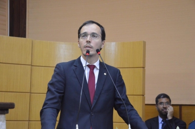 Georgeo: "G4 votará contra os projetos que tiram direitos dos professores"(Foto: Assessoria Georgeo Passos)
