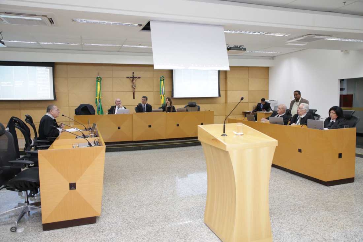 TCE decide pela reintegração de Flávio Conceição e disponibilidade não punitiva para Clóvis Barbosa (Foto: TCE/SE)