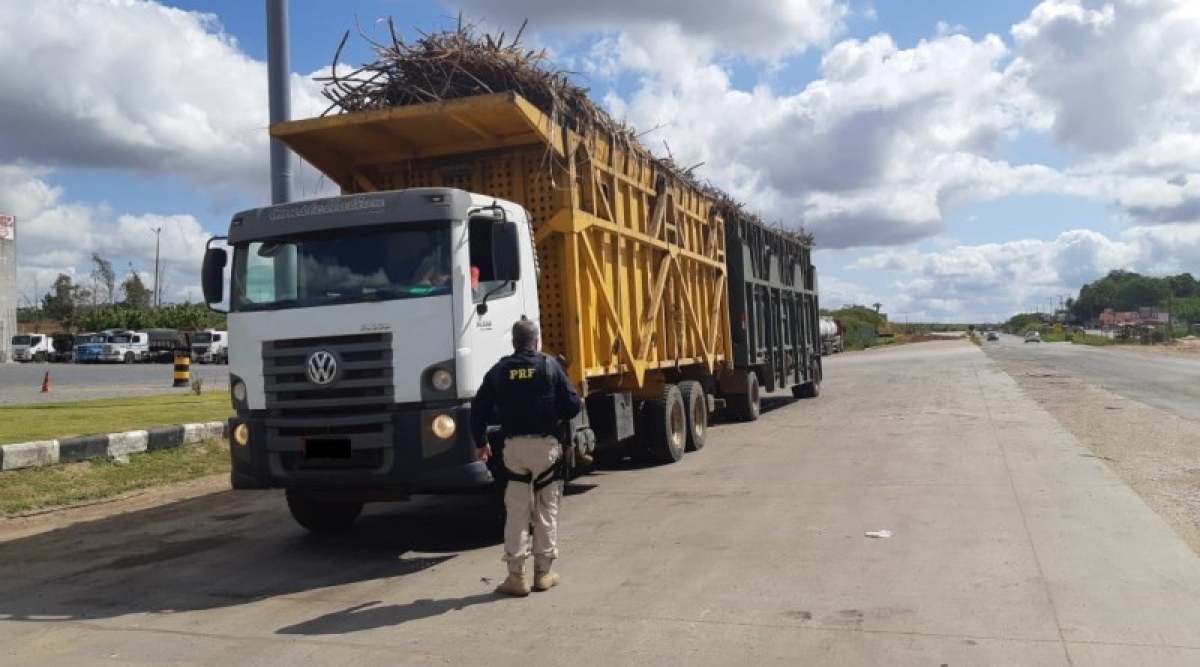 Operação da PRF flagra veículos com mais de 65 toneladas de excesso de peso na BR 101 (Foto: PRF/SE)