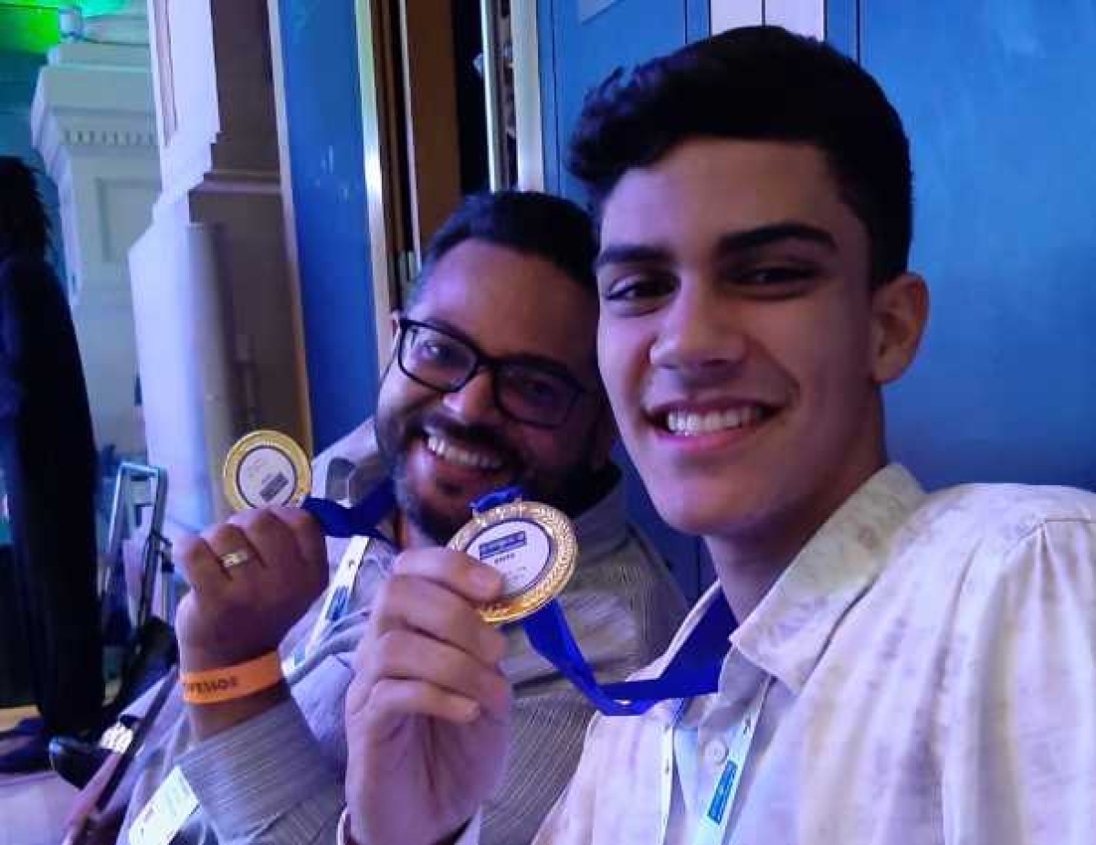 Aluno e professor de Glória são Ouro em Literatura (Foto: Via Destaque Comunicação)