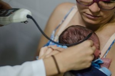 Fonoaudióloga alerta que fogos de artifício podem comprometer a audição de recém-nascidos (Foto: SES/SE)