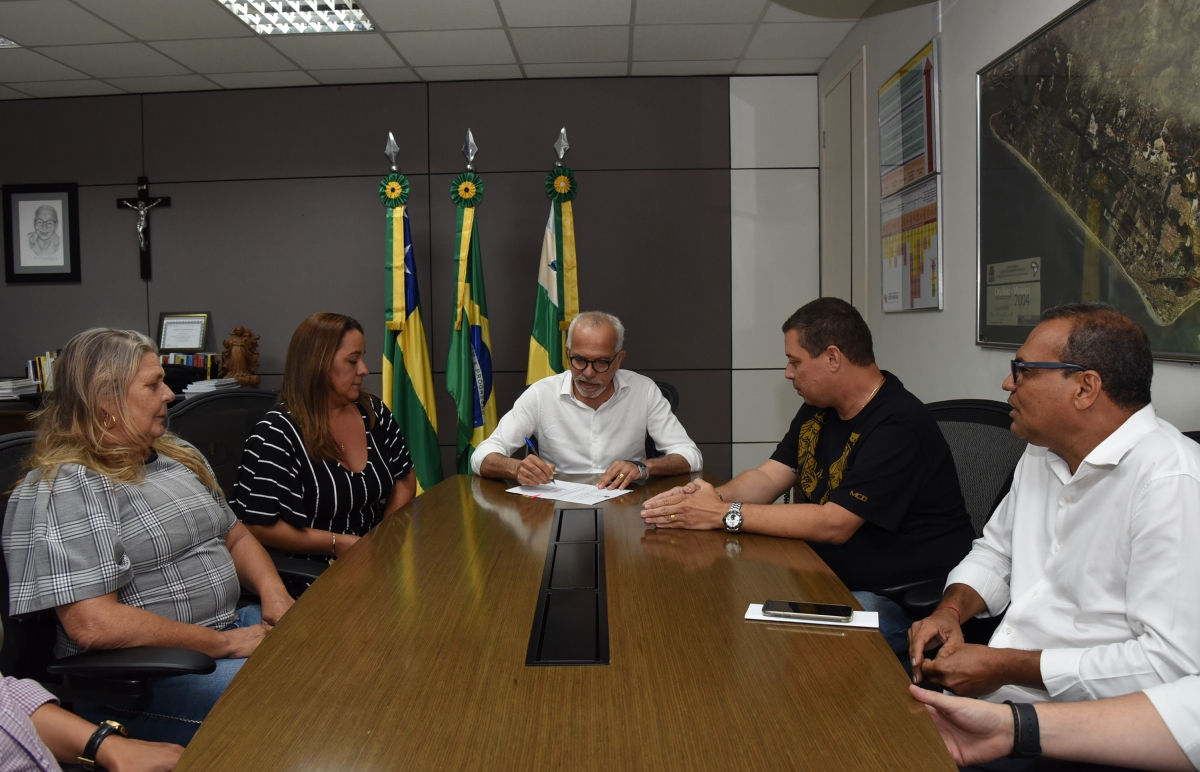 Prefeito Edvaldo anuncia Simone Santana como nova secretária da Assistência Social (Foto: Prefeitura de Aracaju)