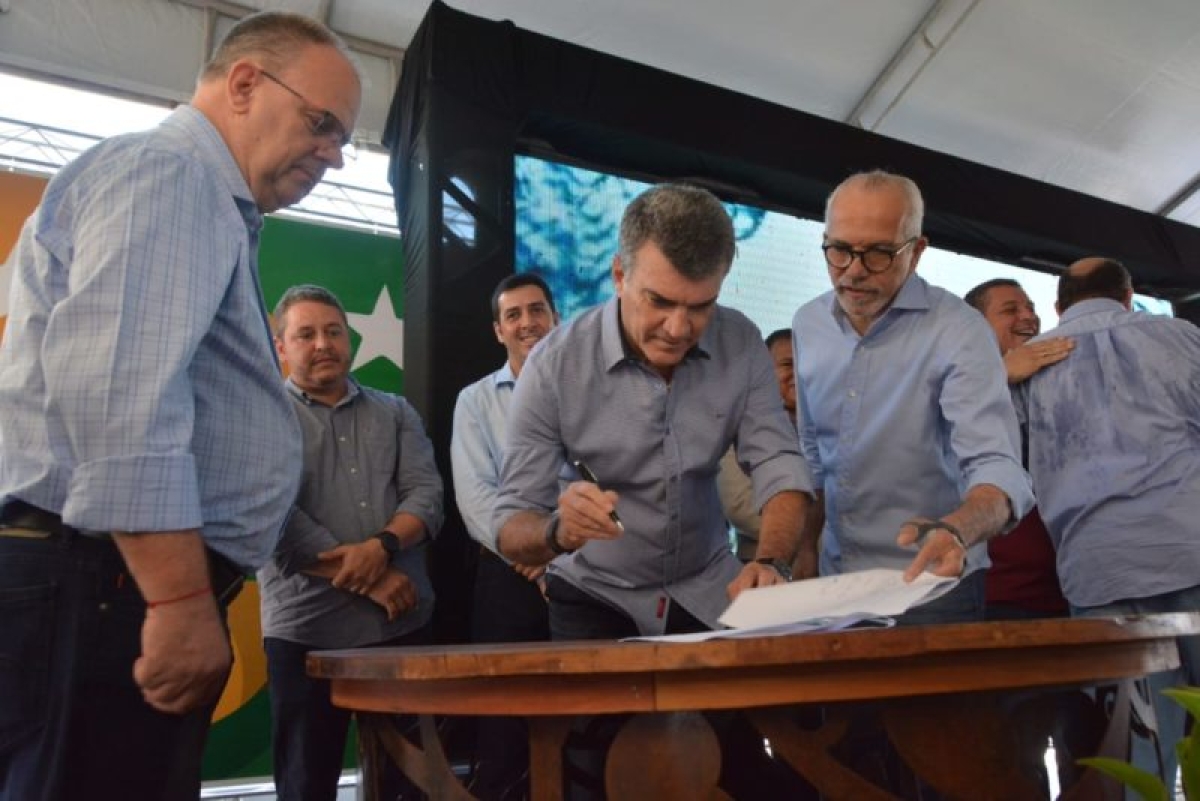 Alese participa da assinatura de contratos para melhorar saneamento (Foto: Jadilson Simões/ Rede Alese)