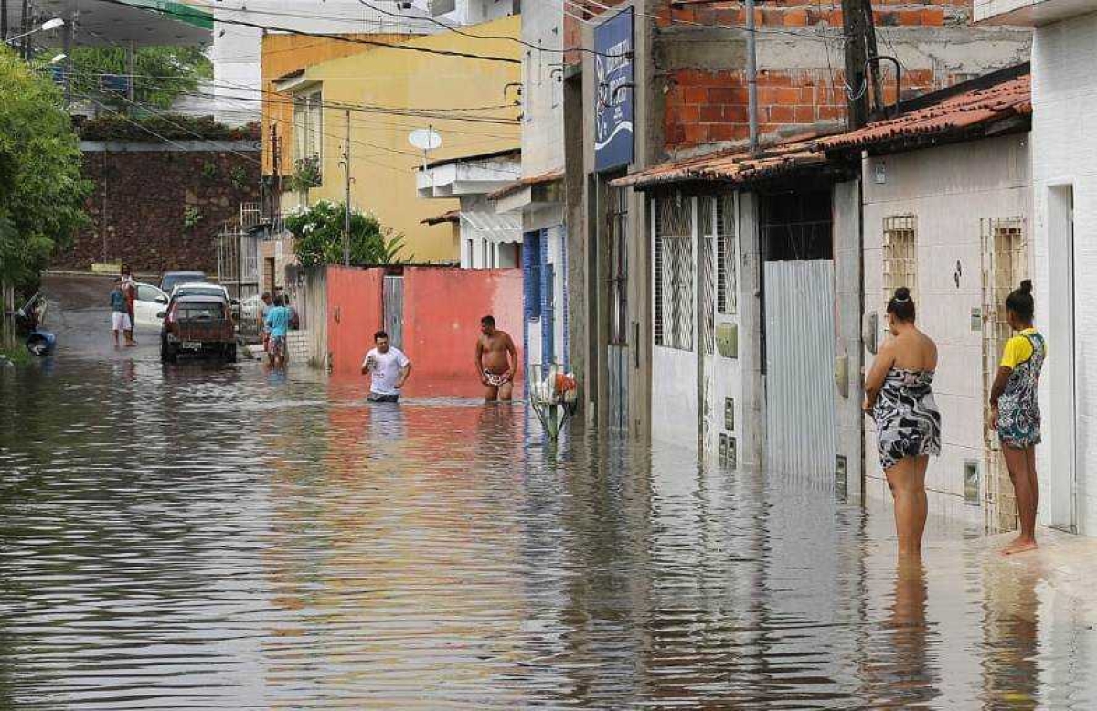 Saiba como higienizar corretamente ambientes pós-chuva (Foto: Valter Sobrinho/ SES/SE)
