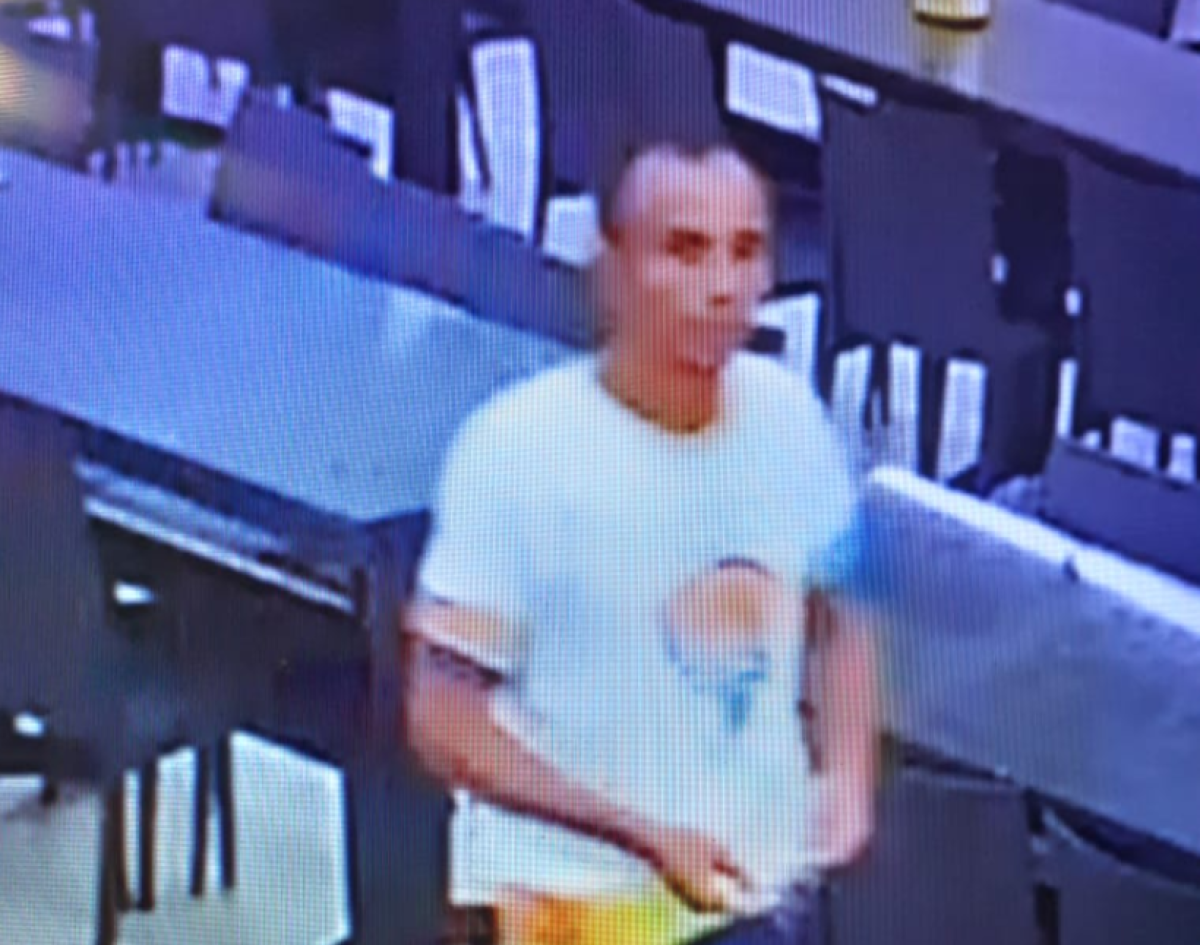 Polícia Civil divulga imagens de suspeito de roubo a taxista de Glória (Foto: SSP/SE)
