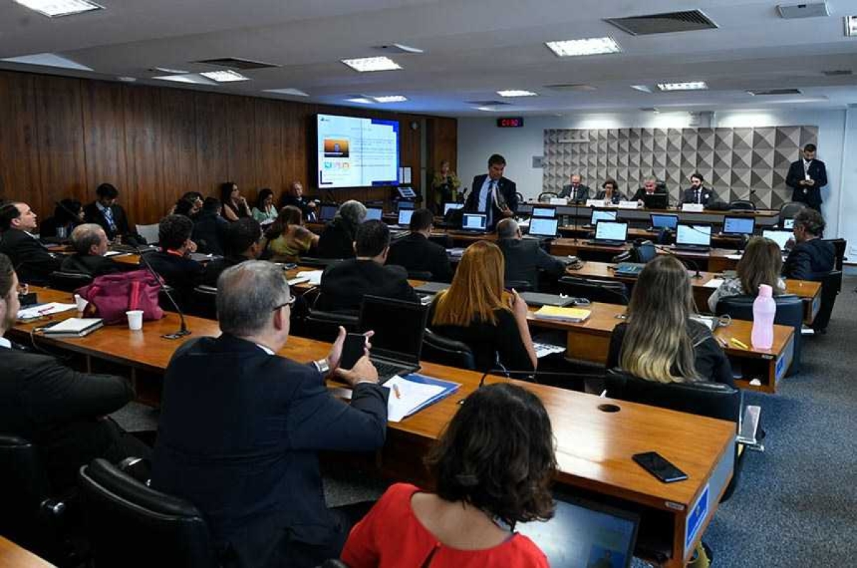 O presidente da CPI, senador Angelo Coronel (PSD-BA), afirmou que a jornalista Patrícia Campos Mello, difamada por depoente, será convidada para contestar as acusações (Foto: Edilson Rodriques/ Agência Senado)