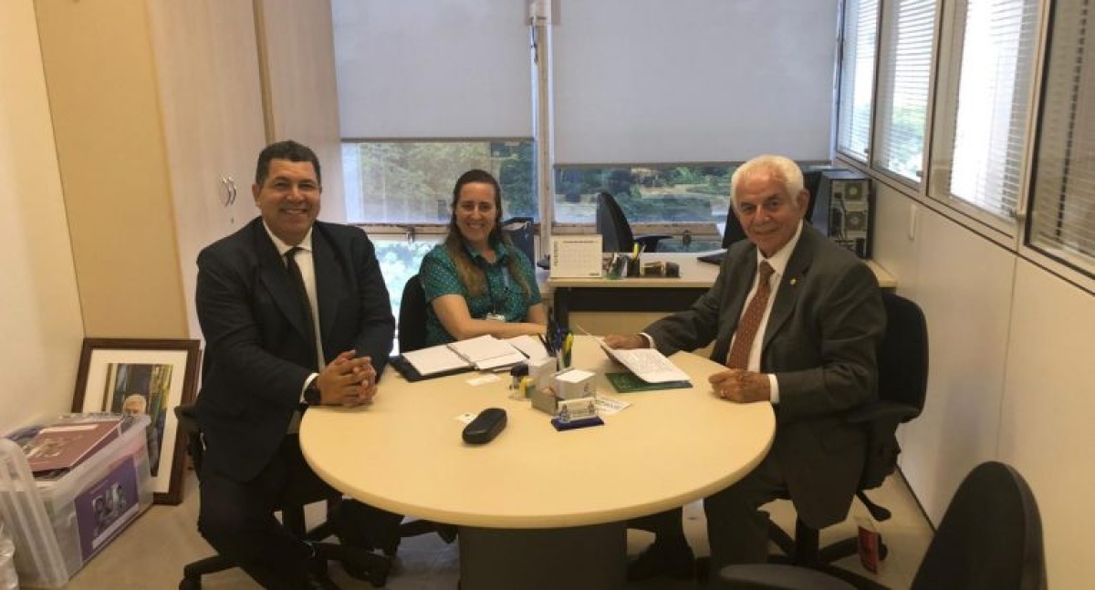 Professor Uchôa em visita ao Ministério da Ciência e Tecnologia (Foto: Unit)