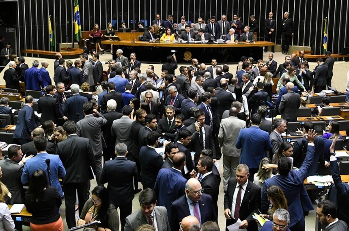 Presidente do Congresso, Davi Alcolumbre, informou que a sessão será retomada às 14h desta quarta-feira (Foto: Roque de Sá/ Agência Senado)