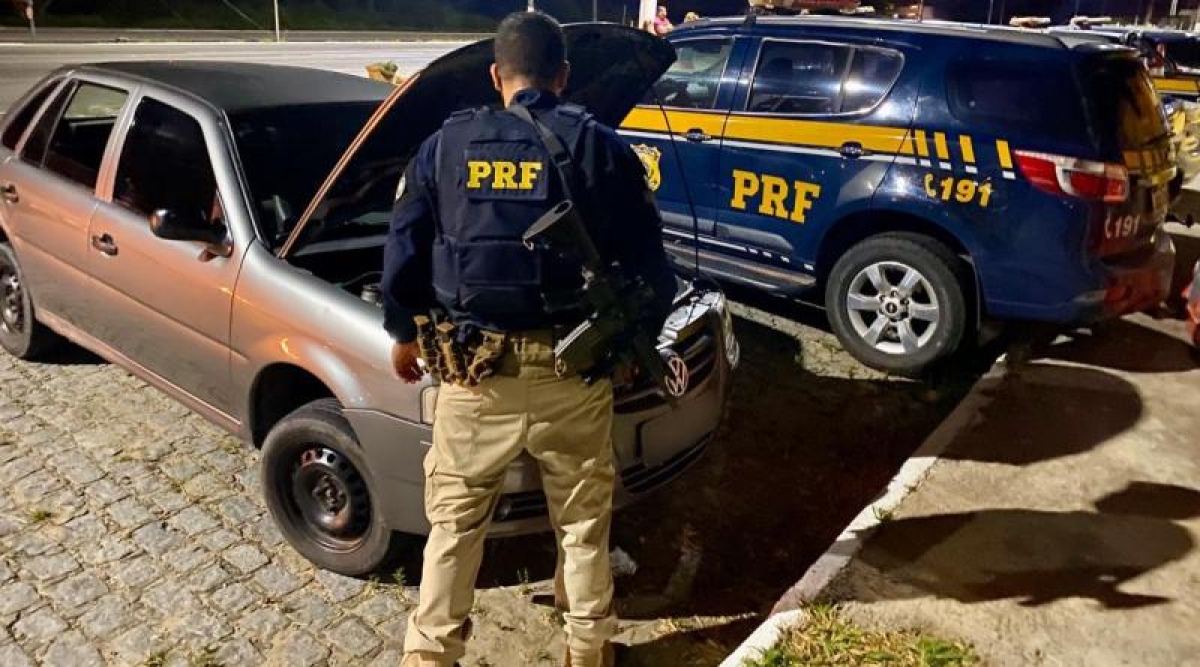Nossa Sra. do Socorro: PRF detém na BR 101 dois homens por tráfico de drogas (Foto: PRF/SE)