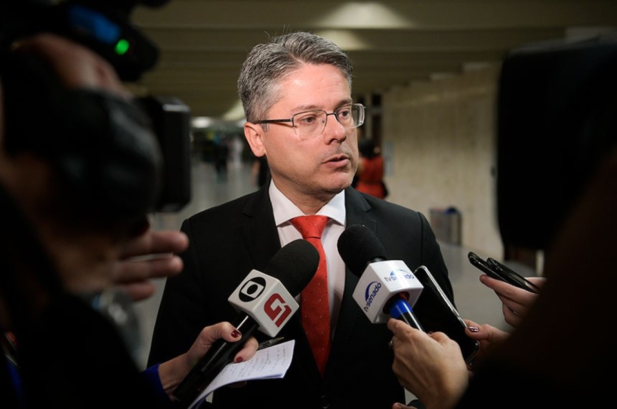 O senador Alessandro Vieira (Cidadania-SE) lembrou que o presidente da República, Jair Bolsonaro, tem a prerrogativa de retirar o projeto apresentado pelo próprio governo (Foto: Pedro França/ Agência Senado)