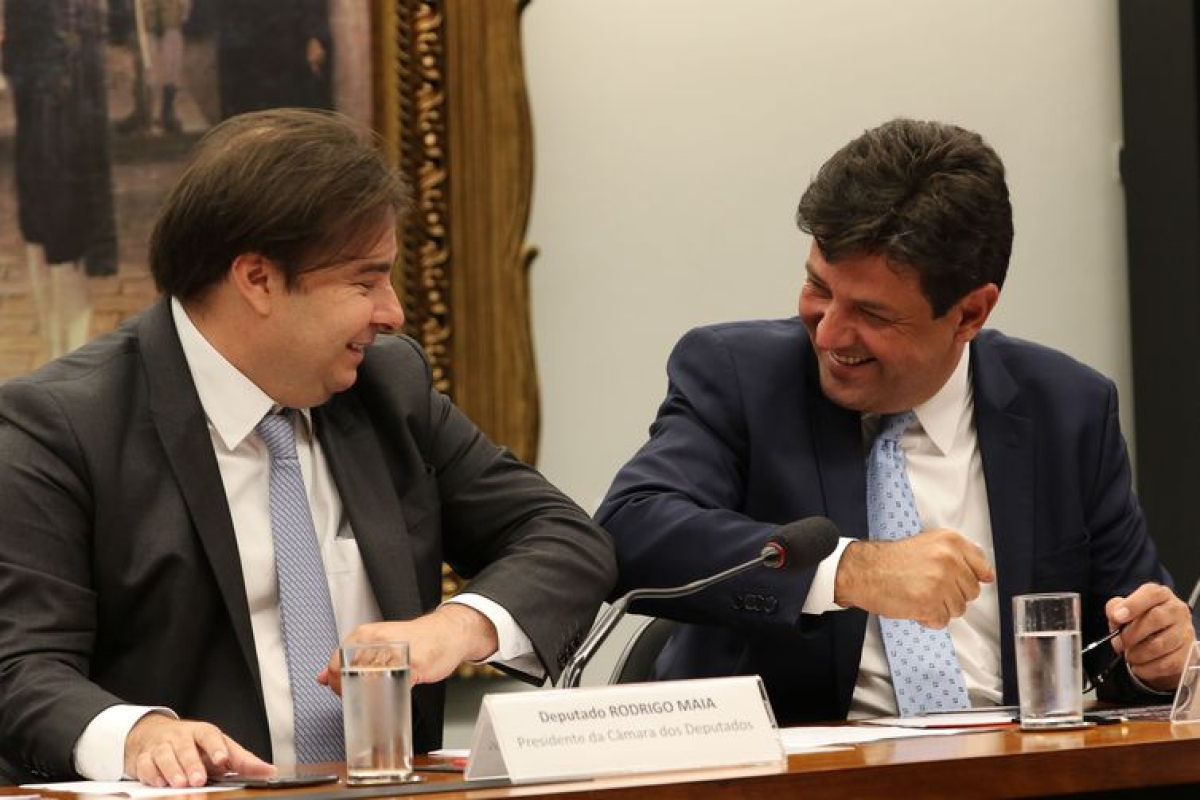 O presidente da Câmara, Rodrigo Maia, e o ministro da Saúde, Luiz Henrique Mandetta, participam de Comissão Geral para atualiazação da situação nacional do coronavírus (Foto: Fabio Rodrigues Pozzebom/ Agência Brasil)