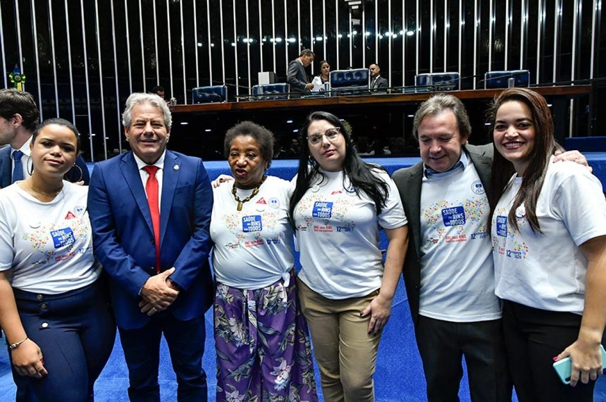Luiz do Carmo (segundo à esquerda) solicitou sessão solene para ouvir médicos e representantes de doentes renais (Foto: Geraldo Magela/ Agência Senado)