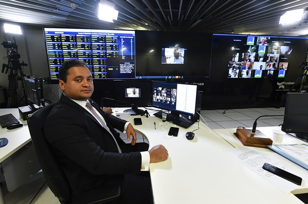 Proposta do senador Weverton destina 47,37% do prêmio para atendimento às vítimas da covid-19
(Foto: Leopoldo Silva/ Agência Senado)