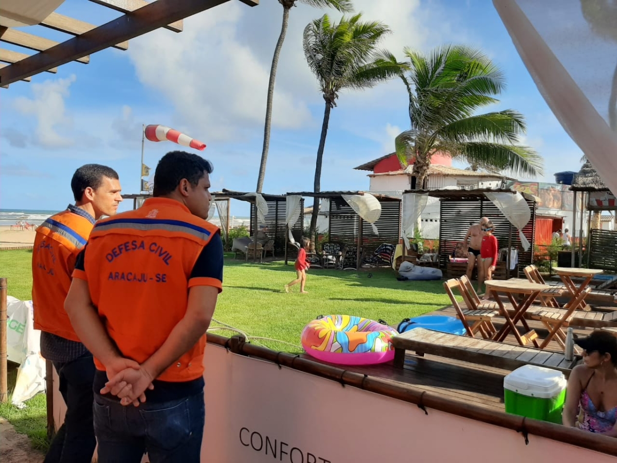 Coronavírus: Defesa Civil orienta pessoas a deixarem praias de Aracaju (Foto: Defesa Civil/ Prefeitura de Aracaju)