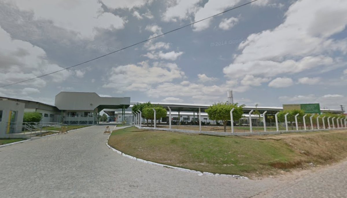 Fábrica fica situada no centro do município de Simão Dias (Foto: Google Maps Earth)