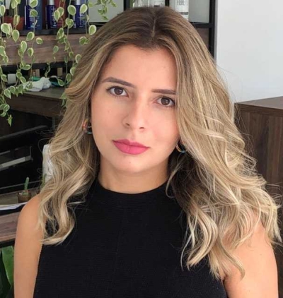 Flor Teixeira, mestre em Psicologia Social e professora da Unit (Foto: Assessoria de Imprensa Unit)