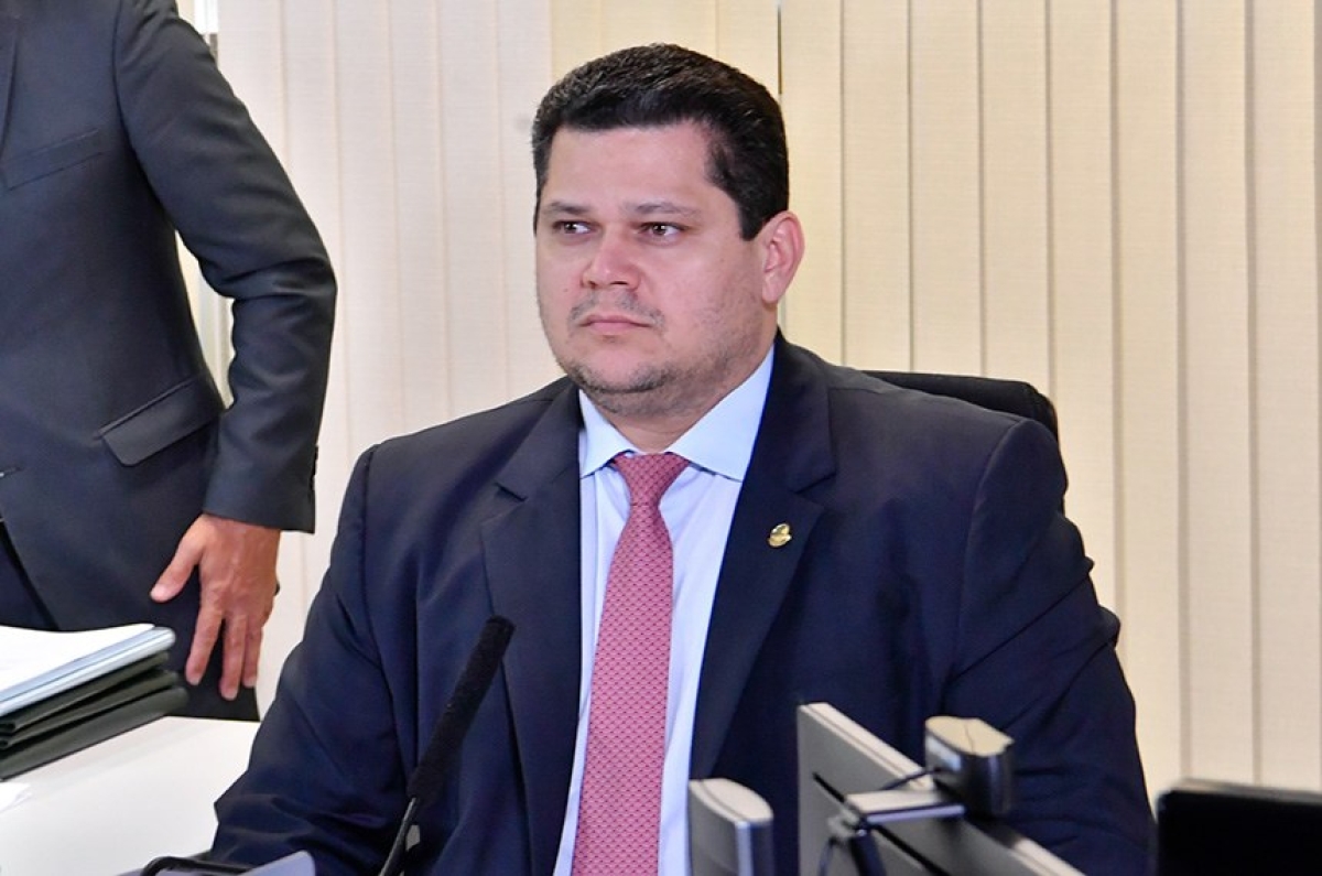 O presidente do Senado, Davi Alcolumbre, deve assumir a relatoria do projeto de socorro a estados e municípios para buscar um texto de consenso (Foto: Waldemir Barreto/ Agência Senado)
