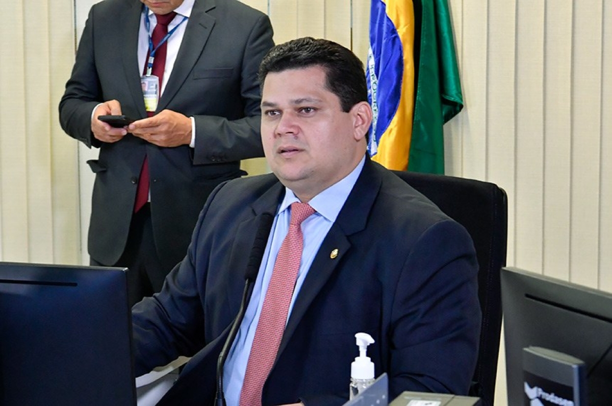 O presidente do Senado, Davi Alcolumbre, busca o entendimento com a Câmara e o Poder Executivo sobre o projeto de socorro aos entes federativos (Foto: Waldemir Barreto/ Agência Senado)

