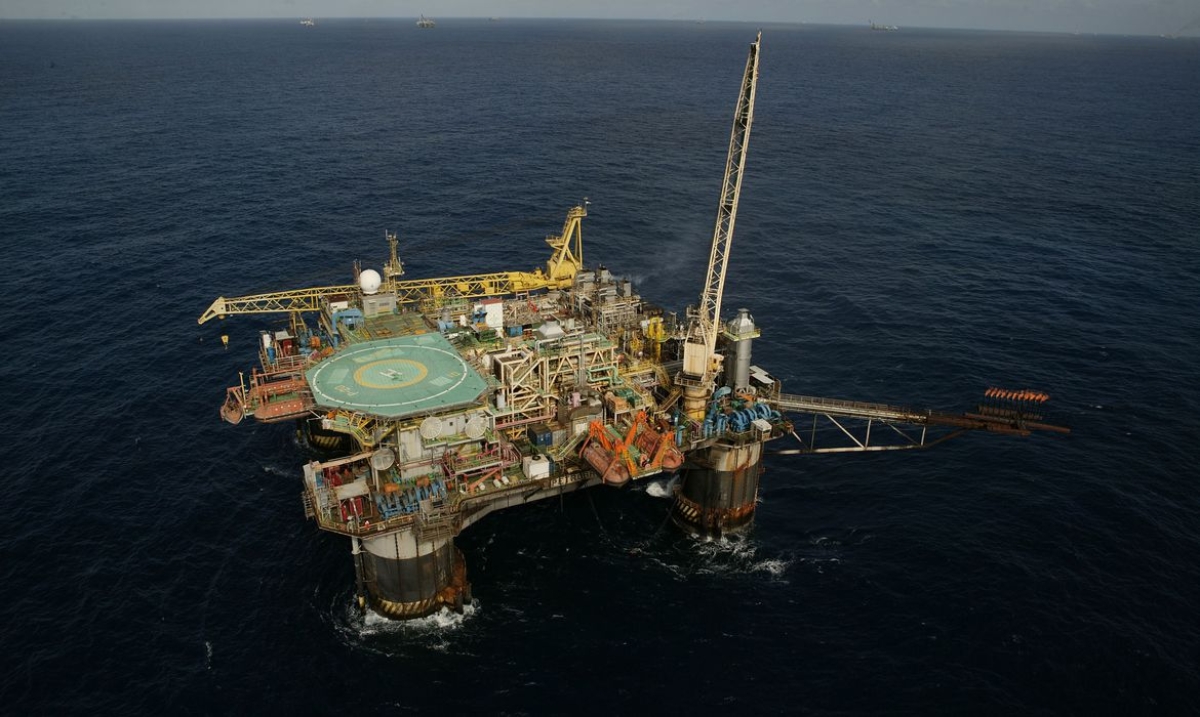 Baixa no preço do petróleo causa hibernação de 62 plataformas (Foto: Geraldo Falcão/ Agência Petrobras)
