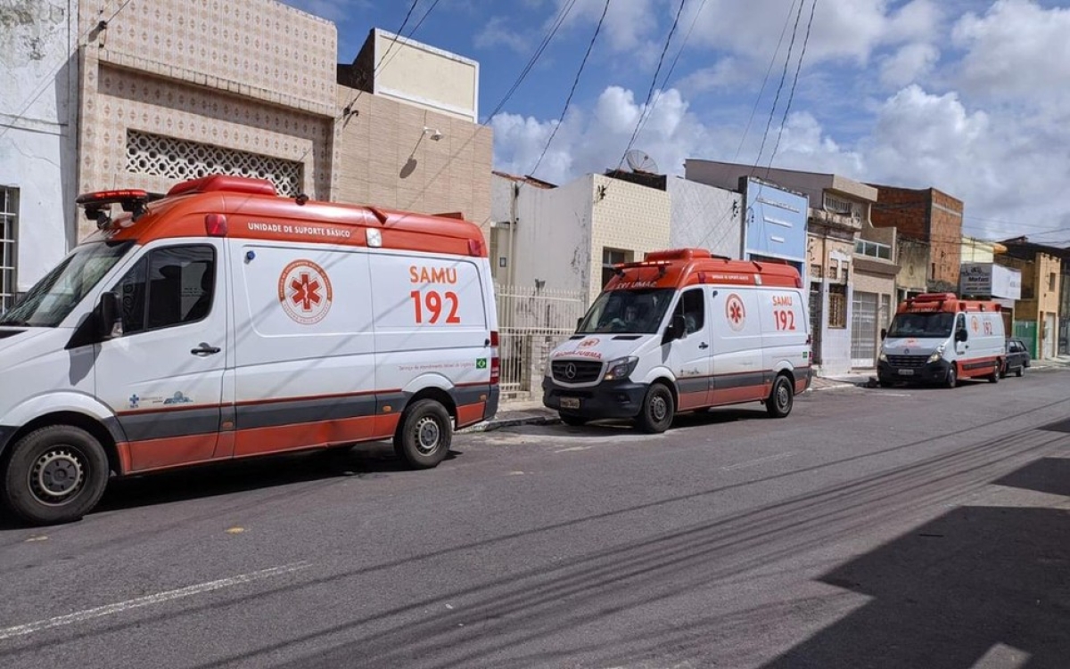 Ambulâncias que ajudaram no socorro de pai e filha (Foto: Arquivo Pessoal)