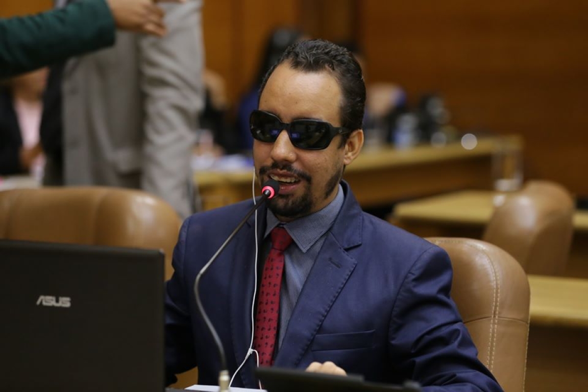 Lucas lamenta desassistência dos pacientes com suspeita de Covid-19 em Aracaju (Foto: Gilton Rosas/ CMA)