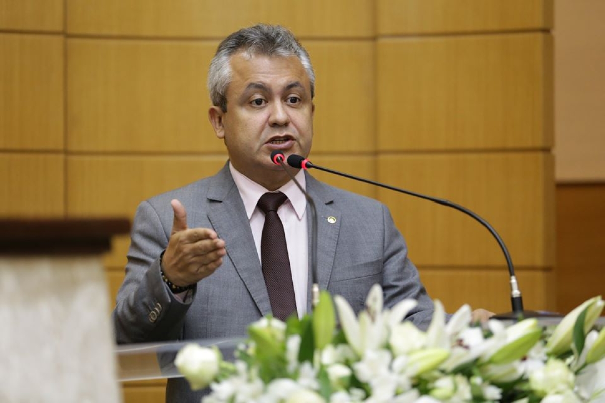 Elber diz que Edvaldo Nogueira precisa fazer mais que a obrigação em tempos de pandemia (Foto: Gilton Rosas/ CMA)