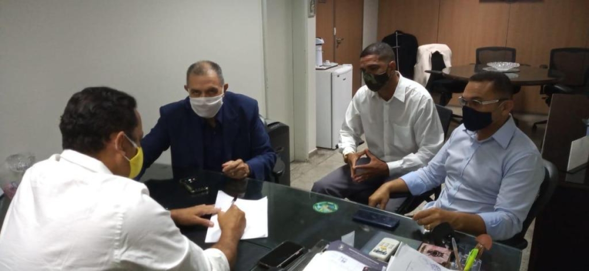 Representantes da Unigrejas buscam o apoio do Capitão Samuel para a reabertura das igrejas (Foto: Site Capitão Samuel)