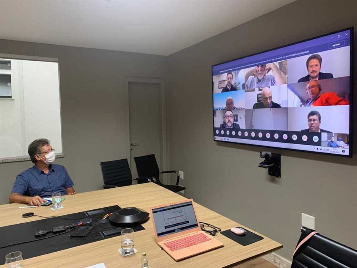 Laércio Oliveira debate proposta "Simplifica já" que incentiva as pequenas empresas e empregos (Foto: Site Laércio Oliveira)