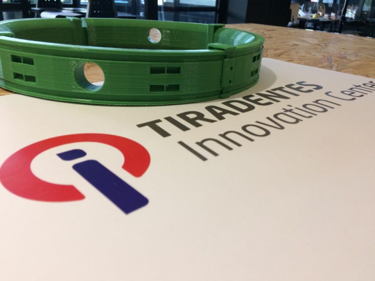Tiradentes Innovation Center auxilia no desenvolvimento de um capacete, interface que liga o paciente ao ventilador mecânico (Foto: Assessoria de Imprensa Unit)