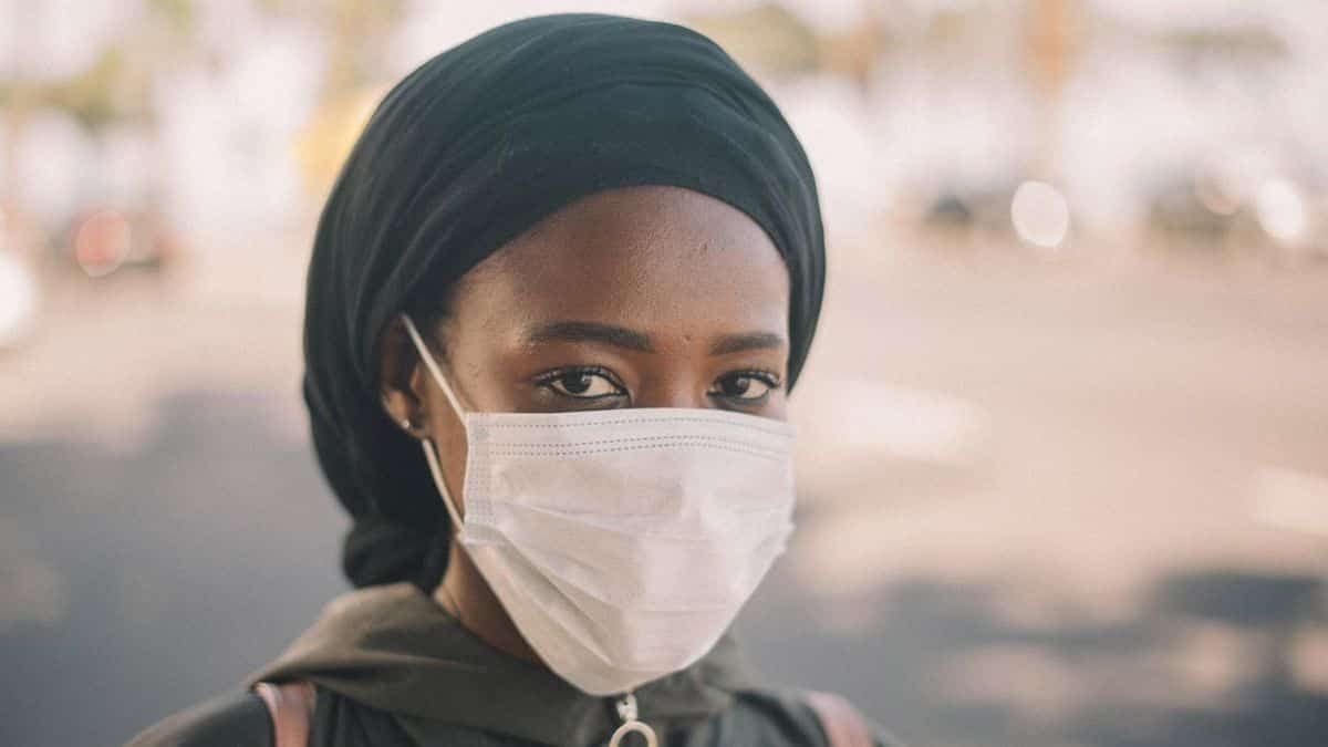 Máscaras de tecido devem ter três camadas diferentes, alerta a OMS (Foto: Retha Ferguson/ Pexels)