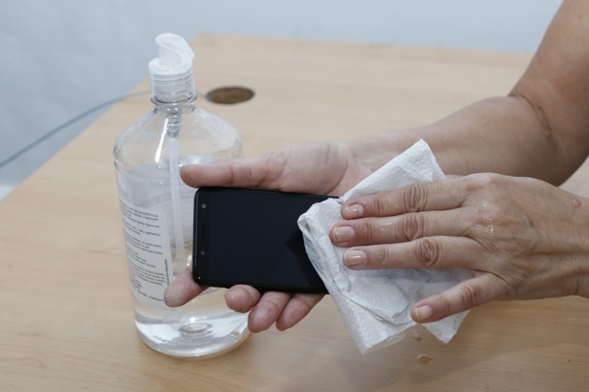 Covid-19: SES Sergipe orienta sobre assepsia do celular e objetos pessoais (Foto: SES/SE)