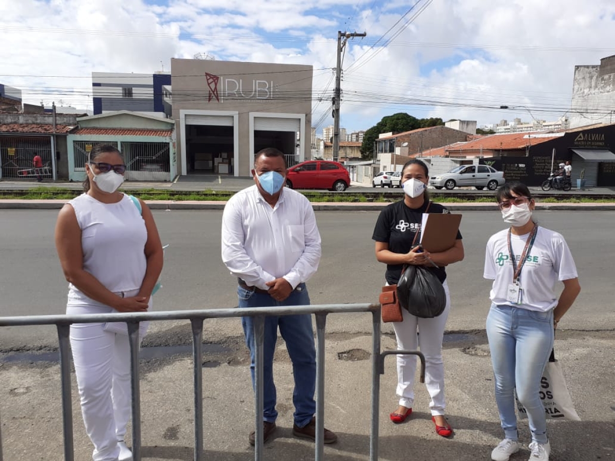 Américo é impedido fiscalizar o hospital de Campanha em ação conjunta com o Sindicato dos Enfermeiros do Estado de Sergipe (Foto: Assessoria Américo de Deus)