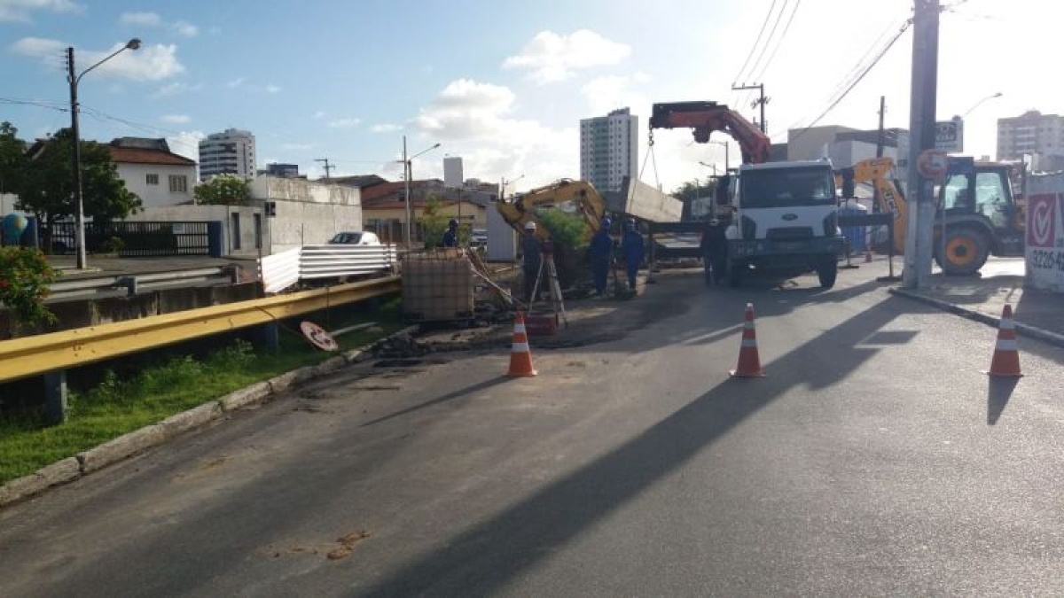 Trânsito na Anísio Azevedo sofrerá alterações durante reconstrução de pontilhão (Foto: SMTT Aracaju)