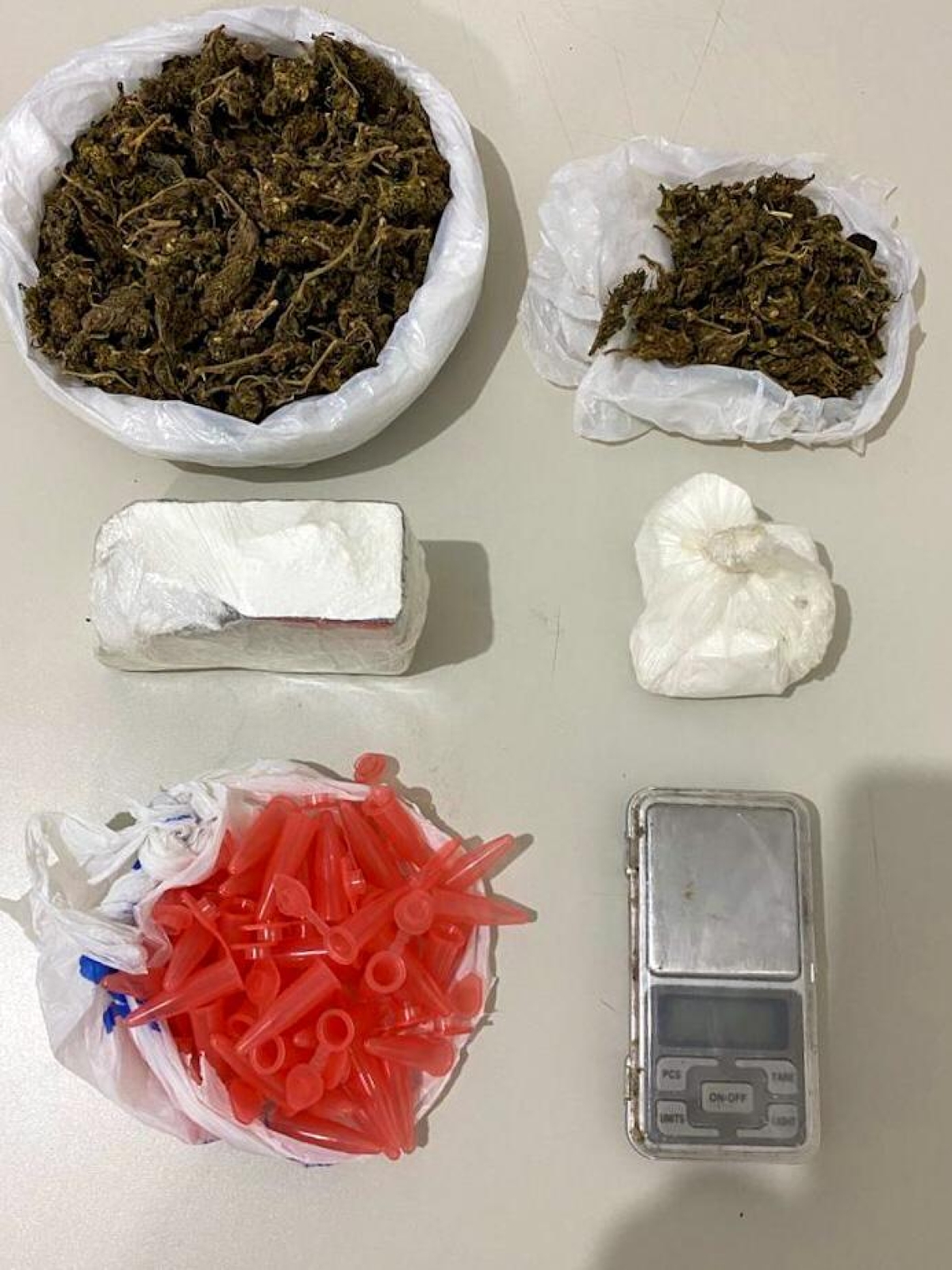 Denarc prende suspeito por tráfico de drogas no Ponto Novo (Foto: SSP/SE)