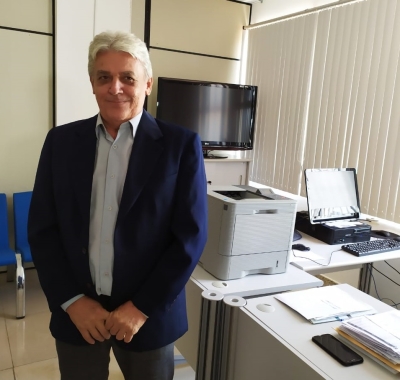 Gerente executivo do INSS em Sergipe pede que segurados usem urna para documentos (Foto: Ascom INSS)